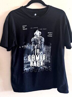 IT CHAPTER TWO PENNYWISE GRAPHIC T-SHIRT